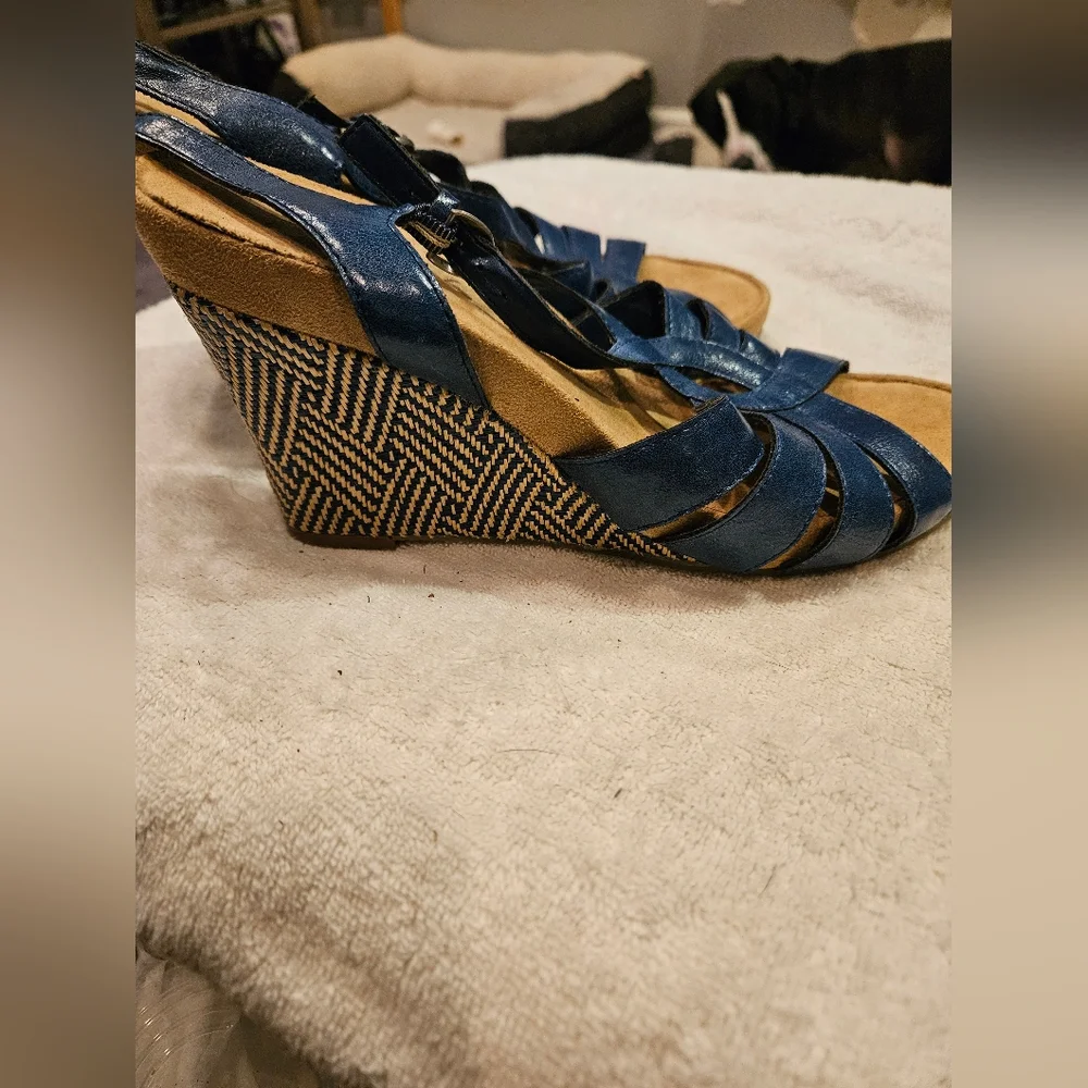 AEROSOLES WEDGE HEELS
